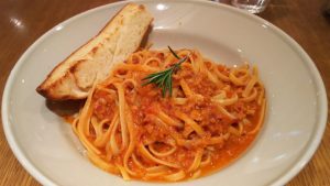 お豆の入ったスパイシーボロネーゼ｜Cock Coop Cafe アトレ川崎店
