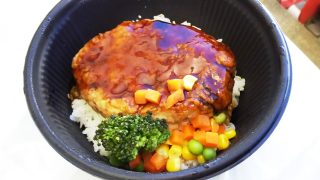 豆腐バーグ丼（500円）｜等々力陸上競技場