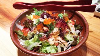 十品目の野菜海鮮サラダ｜博多もつ鍋 やまや ウィング川崎店