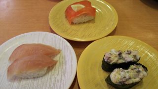 黒みる貝・びんちょうまぐろ・たこサラダ軍艦｜かっぱ寿司 市ノ坪店