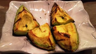 炙りアボカド｜やきとり家 すみれ 大井町店