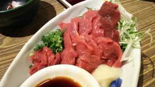 馬刺し｜とりいちず 鶴見東口店