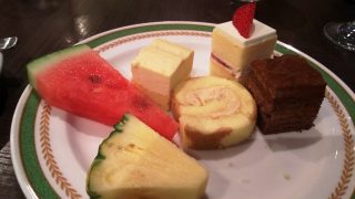 ケーキ＆デザート（取ってきたところ）｜ナトゥーラ 川崎日航ホテル
