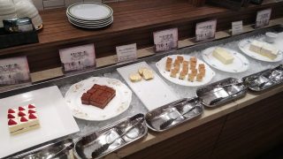 ケーキ（種類が多いです）｜ナトゥーラ 川崎日航ホテル