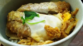 カツ丼・アップ｜そばじ アトレ川崎店