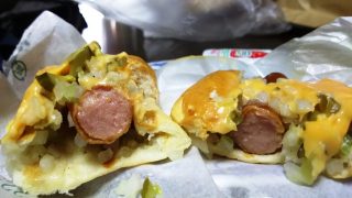 チーズドッグの断面｜フレッシュネスバーガー 新川崎スクエア店