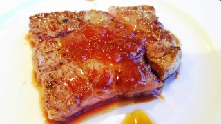 鉄板焼きサーロインステーキ：アップ｜ナトゥーラ 川崎日航ホテル