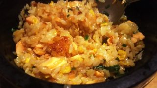 石焼き銀鮭チャーハン：まぜまぜ後｜土間土間 溝の口店