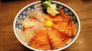 サーモンとカンパチ漬け丼｜磯丸水産 川崎駅前店