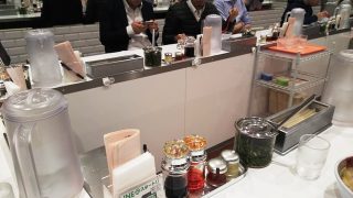 カウンター席｜どうとんぼり神座 アトレ川崎店