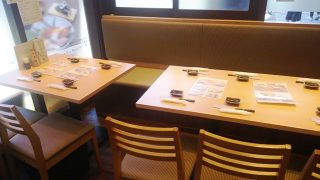 テーブル席｜板前が握る寿司 ななつぼ