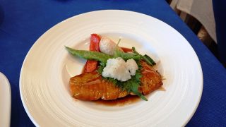 サーモンの照り焼き：アップ｜グランパークホテル パネックス東京