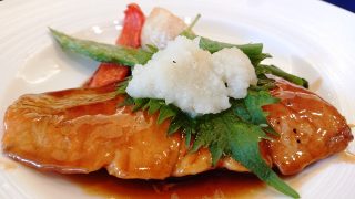 サーモンの照り焼き：アップ｜グランパークホテル パネックス東京
