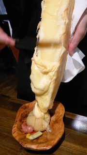 じゃかいものラクレット（チーズかけるとこ）｜バルエビータ 鶴見