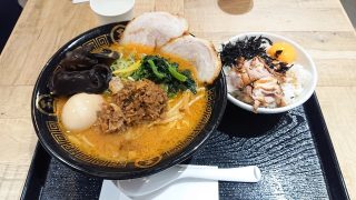 濃厚味噌ラーメン＆名物ぜいたく丼｜濃厚味噌らーめん 玉 川崎ルフロン店