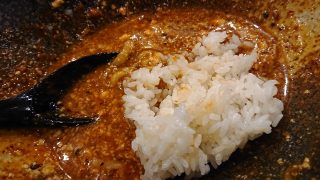 ご飯投入｜麻婆まぜそば 麻ぜろう