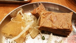 牛もつ塩煮込み（アップ）｜串かつ でんがな 川崎店