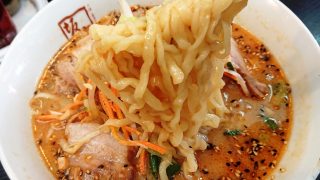焦がしごまみそラーメン（麺リフトアップ）店舗外観｜喜多方ラーメン 坂内 小法師 川崎東田店