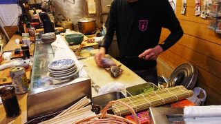 板さんが魚をさばく｜いさ美寿司（大井町）
