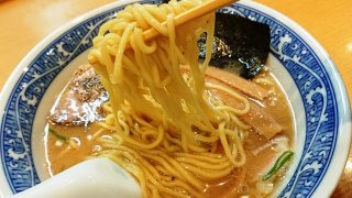 中華そば（麺リフトアップ）｜中華そば 青葉 川崎アゼリア店