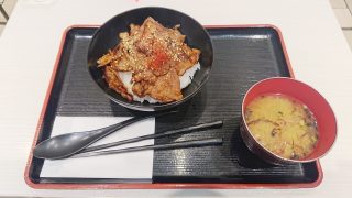 牛カルビ焼肉丼＋みそ汁｜米沢 琥珀堂 ラゾーナ川崎店