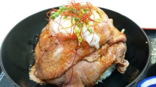 ローストビーフ丼（アップ）｜米沢 琥珀堂 ラゾーナ川崎店