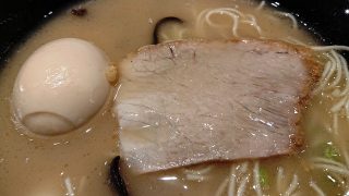 味玉とチャーシュー｜博多豚骨たかくら 武蔵小杉東急スクエア店