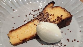バスク風チーズケーキ（アップ）｜KIHACHI FOOD HALL アトレ川崎