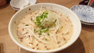 黒豚とんこつラーメン｜アカマル屋 川崎東口店