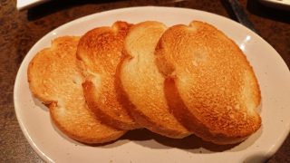 たっぷりタルタルのチキン南蛮のバゲット｜土間土間 川崎仲見世通り店