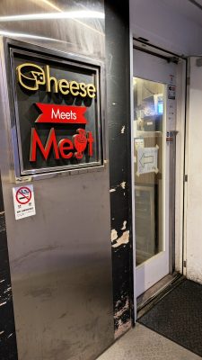 店舗入口｜Cheese Meets Meat YOKOHAMA