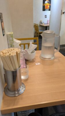 テーブル席｜らぁめん大山 川崎店