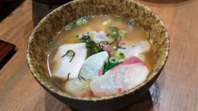 朝どれ快眠鮮魚ごまかんぱち茶漬け（かけてみた）｜えんがわ（武蔵小杉）