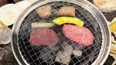 焼いているところ｜炭火焼肉 楽牛園