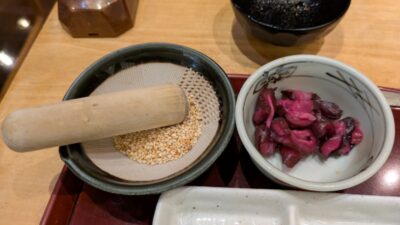 ゴマとお漬物｜熟かつ亭