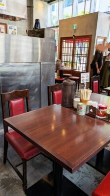 店舗内観｜中華そば 赤寅