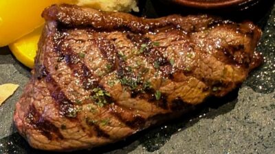牛イチボのステーキ（アップ）｜ブッシュウィック べーカリー＆グリル