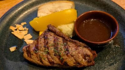 牛イチボのステーキ｜ブッシュウィック べーカリー＆グリル
