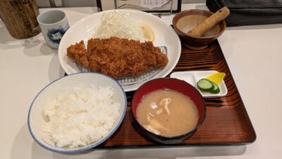 厚切りロースかつ定食｜とんかつ しげます