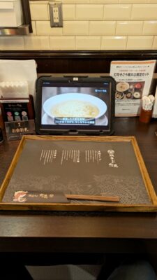 カウンター席｜鯛塩そば灯花 そごう横浜店