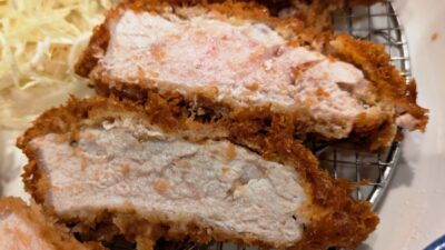 厚切りロースかつ（断面）｜とんかつ しげます