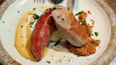 サルシッチャと白ソーセージの盛り合わせ｜ラ・ココリコ (ホテルメトロポリタン) 川崎店