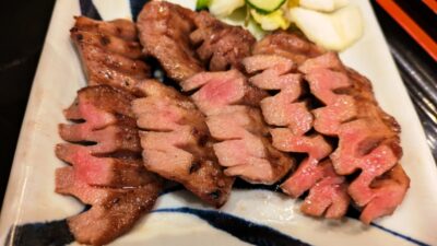 極上厚切りたん焼き(断面)|牛たん焼き辺見 川崎アゼリア店