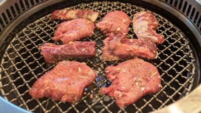 焼いているところ|肉小僧 はなれ