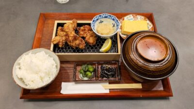 みぞれ唐揚げ定食（蓋を開ける前）｜食堂 薪