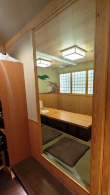 個室掘りごたつ席｜トロ匠 川崎店