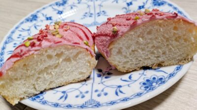 ルビー & ストロベリー（断面）｜クリスピー・クリーム・ドーナツ 武蔵小杉
