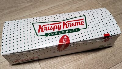 テイクアウトの箱｜クリスピー・クリーム・ドーナツ 武蔵小杉