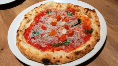 湘南しらすとトマトのピザ｜TAVOLA アトレ川崎店