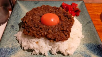 ドライカレー(アップ)|ドライカレーポッケ